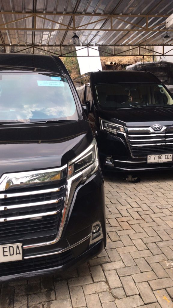 sewa mobil alphard, rental alphard mewah, mobil alphard untuk bisnis, transportasi eksekutif, jasa sewa mobil premium
