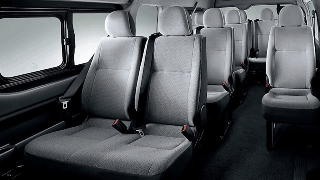 Hiace Commuter, kapasitas Hiace Commuter, Hiace Commuter berapa seat, kursi Hiace Commuter, modifikasi Hiace Commuter, Hiace Commuter nyaman