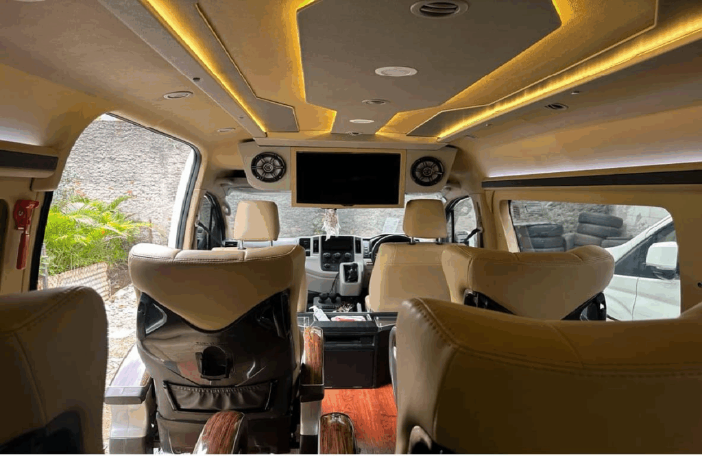 Toyota Hiace, Interior Hiace, Bagian Dalam Hiace, Mobil Travel Nyaman, Review Hiace
