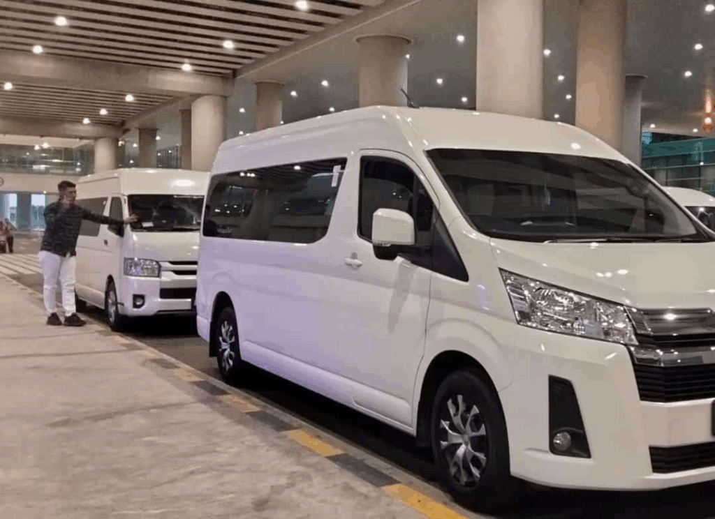 Hiace 8 Seater, Mobil Travel Premium, Kendaraan Keluarga Nyaman, Armada Perusahaan Efisien, Mobil Diesel Irit