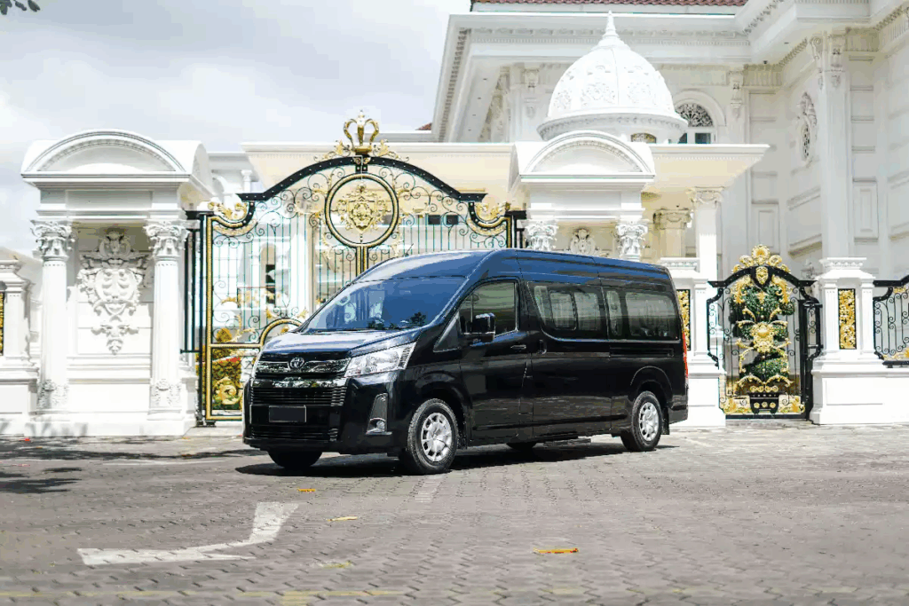 Hiace Premio Luxury, Mobil Mewah Toyota, Kendaraan Travel Premium, Shuttle Eksekutif, Mobil Diesel Nyaman