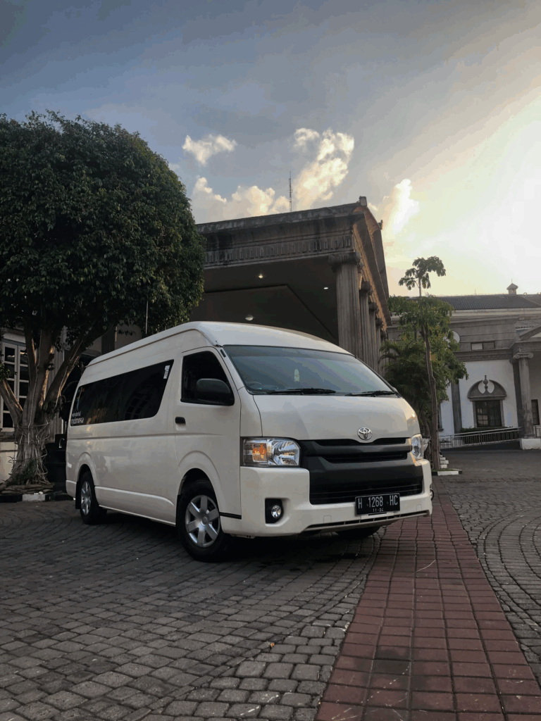 Hiace Commuter Berapa Seat, Kapasitas Hiace, Mobil Travel Toyota, Jumlah Seat Minibus, Kendaraan Shuttle
