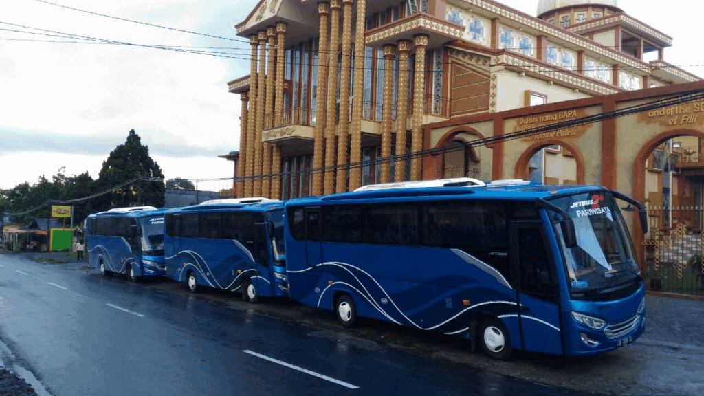sewa bus pariwisata, harga sewa bus 30 seat, transportasi rombongan, rental bus murah, jasa sewa bus harian