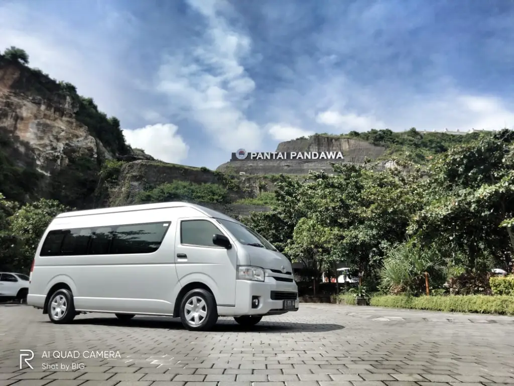 mobil elf 19 seat, sewa elf pariwisata, kendaraan travel nyaman, transportasi efisien, elf isuzu 19 seat