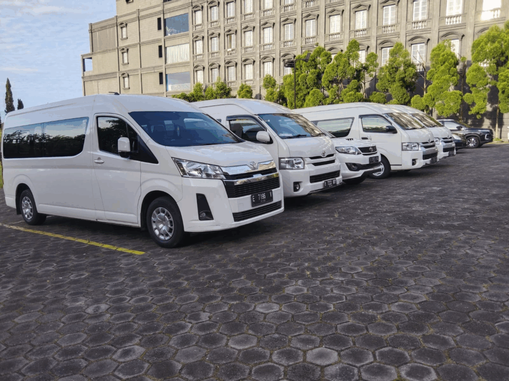 rental mobil hiace jakarta, sewa hiace jakarta, transportasi wisata jakarta, mobil hiace untuk rombongan, jasa rental hiace