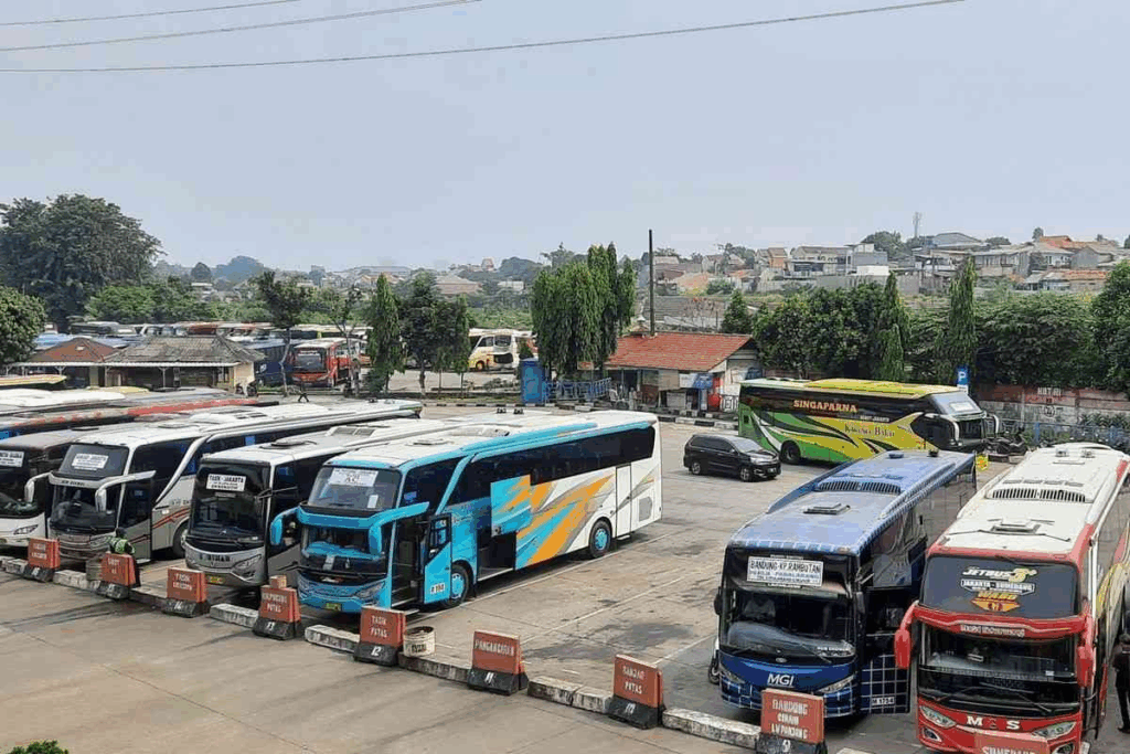 Sewa Bus Jakarta Bandung, Harga Sewa Bus Jakarta Bandung, Fasilitas Bus Jakarta Bandung, Wisata Rombongan ke Bandung, Transportasi Nyaman Jakarta Bandung
