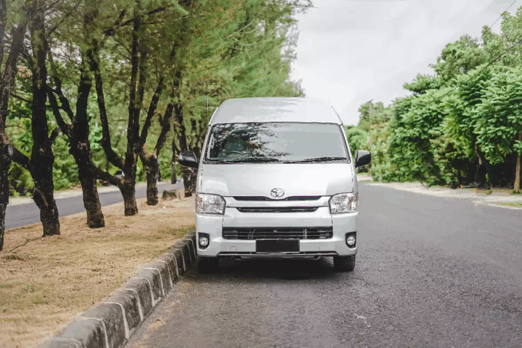 Sewa Hiace Tangerang, Rental Hiace Tangerang, Hiace Premio Tangerang, Jasa Sewa Mobil Rombongan, Travel Hiace Tangerang