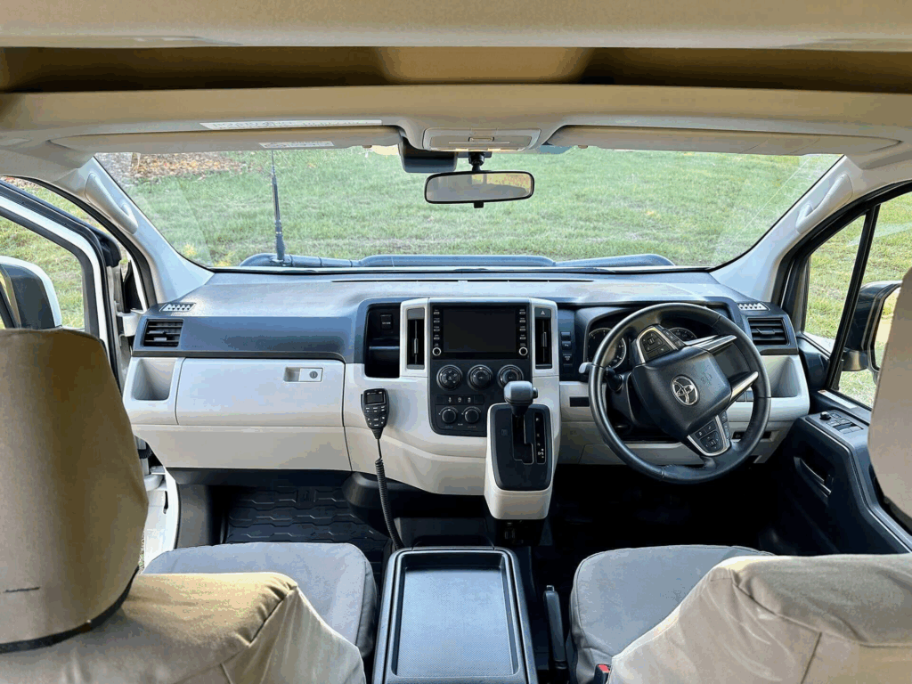 Hiace 12 Seater, Sewa Hiace Nyaman, Transportasi Rombongan, Hiace Perjalanan Keluarga, Rental Hiace Indonesia