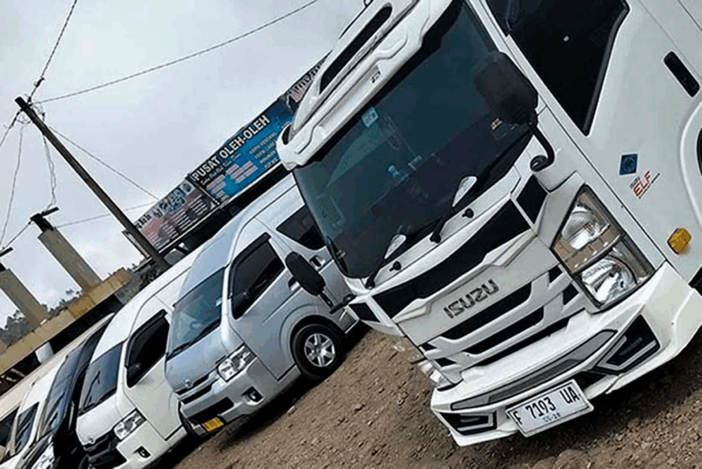 Sewa Mobil Hiace Bekasi, rental Hiace Bekasi, mobil Hiace nyaman, sewa mobil rombongan Bekasi, transportasi praktis Bekasi