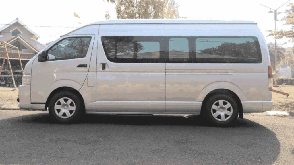 Sewa Mobil Hiace Bekasi, rental Hiace Bekasi, mobil Hiace nyaman, sewa mobil rombongan Bekasi, transportasi praktis Bekasi