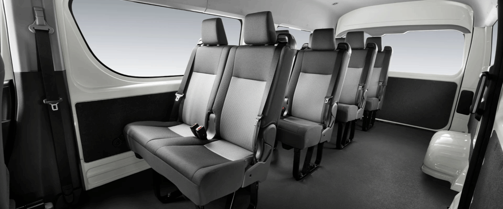 Interior Hiace, kabin Hiace, kursi Hiace, fitur hiburan Hiace, modifikasi Hiace