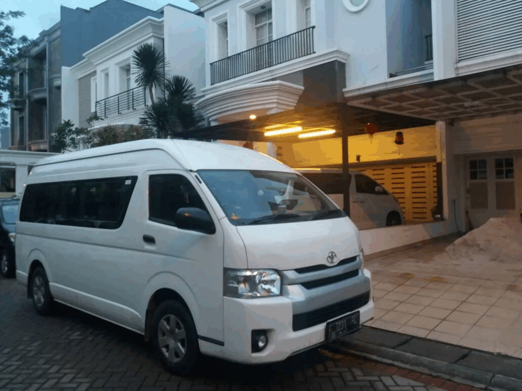 Sewa Mobil Hiace Jakarta, Rental Hiace Jakarta, Harga Sewa Hiace, Hiace untuk Wisata Jakarta, Transportasi Rombongan