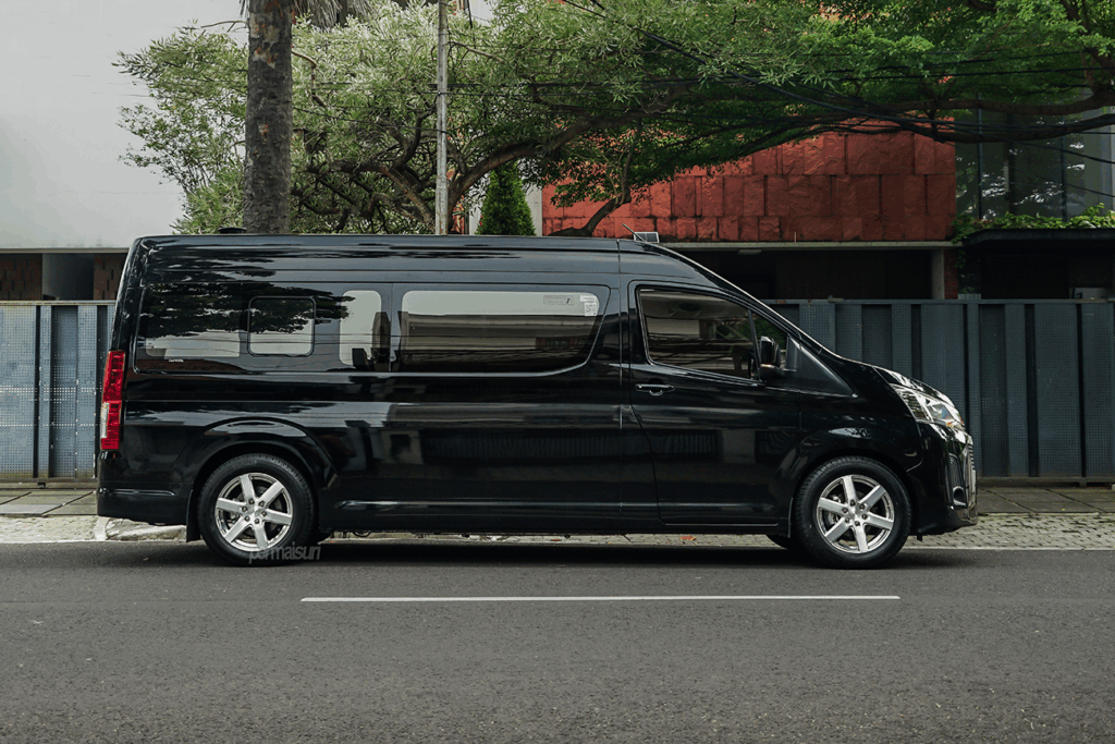 Hiace Premio Harga, spesifikasi Hiace Premio, desain interior Hiace Premio, keamanan Hiace Premio, harga Hiace Premio Indonesia