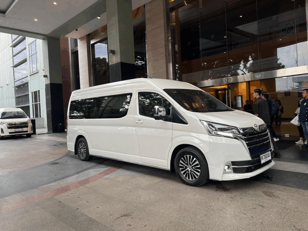 Rental Hiace Jakarta, Sewa Hiace Jakarta, Mobil Rombongan Jakarta, Hiace Commuter Jakarta, Layanan Rental Hiace