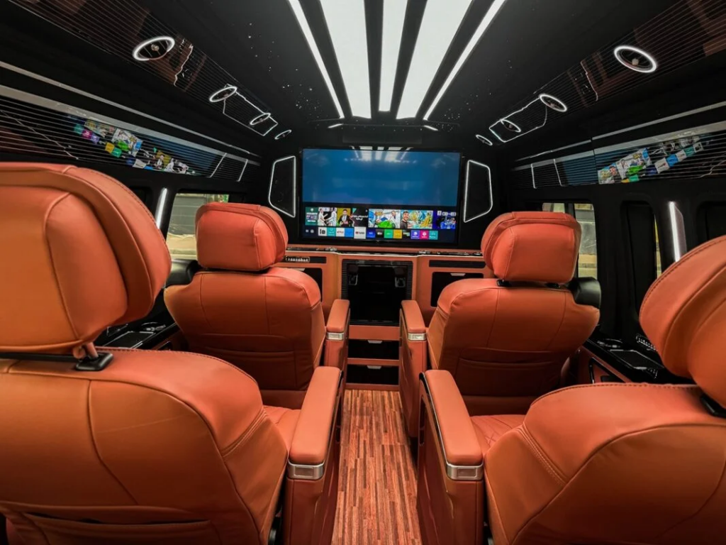 Alasan Memilih Layanan Profesional untuk Sewa Hiace Luxury